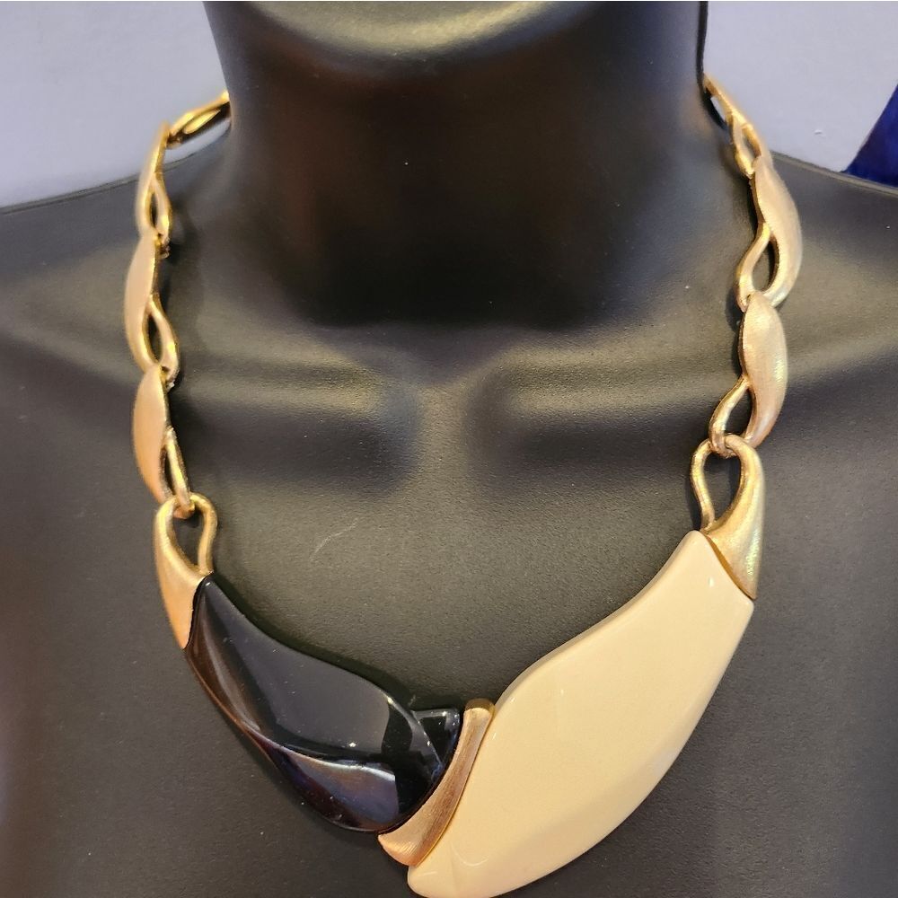 Gold and Black Chain Bracelet - Picture 3 of 6